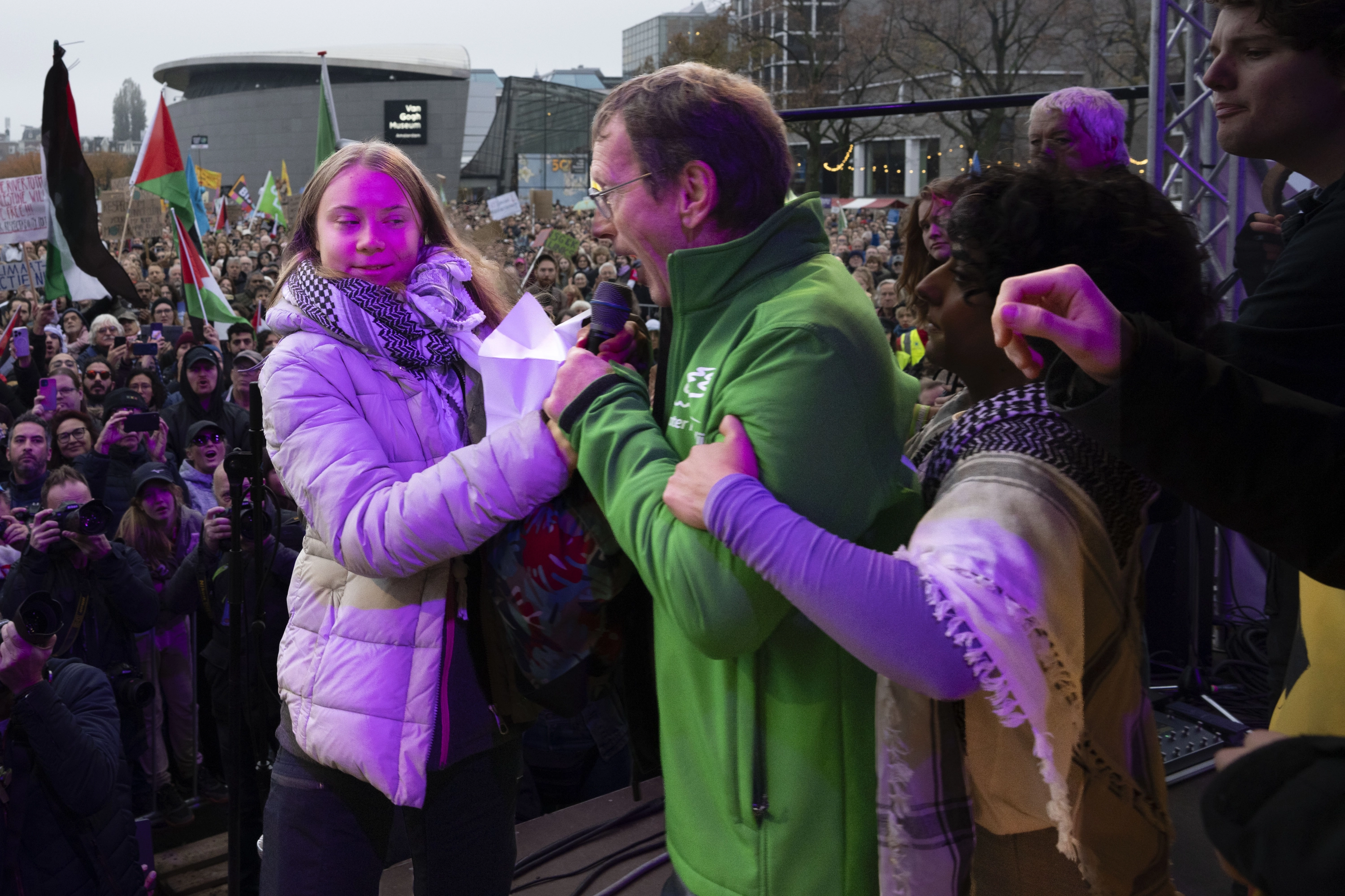Detienen a Greta Thunberg en una protesta en La Haya: “Vivimos en estado de emergencia planetaria” : Internacional de